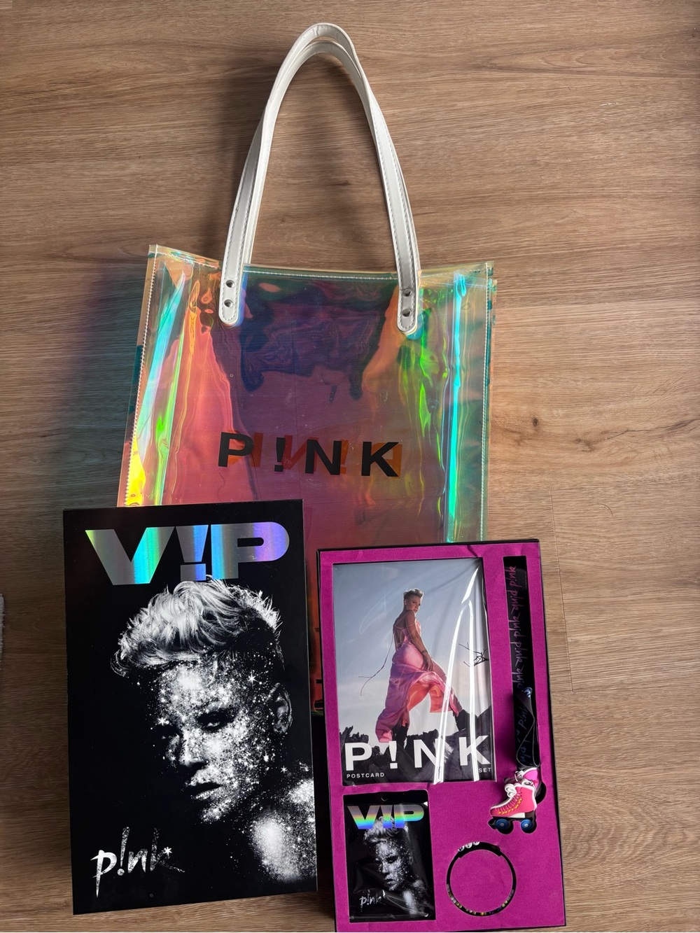 P!NK Trust Fall Tour VIP Memorabilia Box (postcards + lanyard + bracelet) & bag